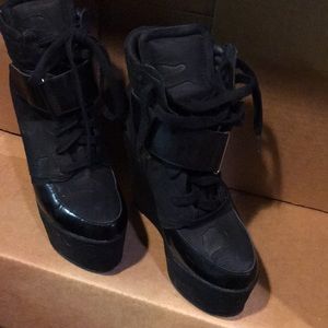 Black gothic boots sz 7